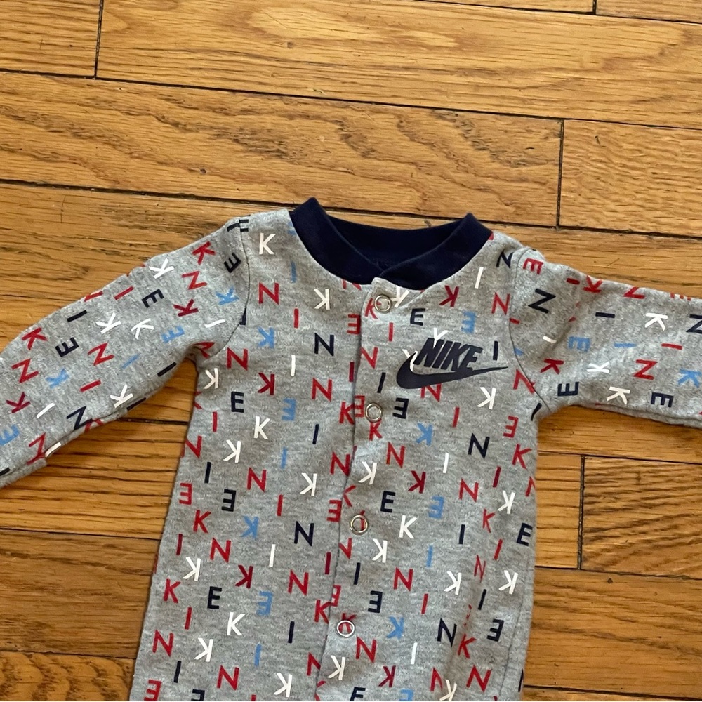 Nike Newborn Sleeper - Picture 2 of 5